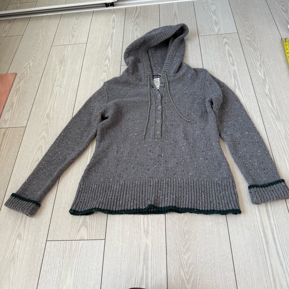 Patagonia large Ranchito knit sweater merino wool hooded grey cozy pullover